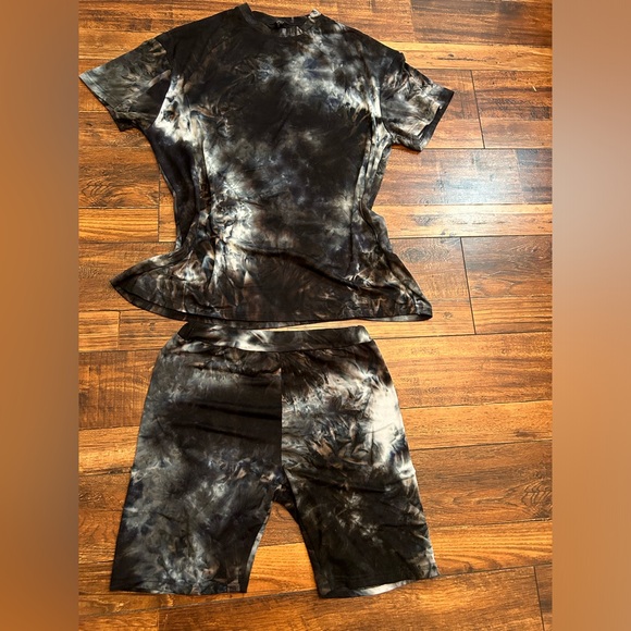 SHEIN Matching Tie Dye Navy Blue Lounge Set With Short Sleeves and Shorts Small. - Picture 4 of 11